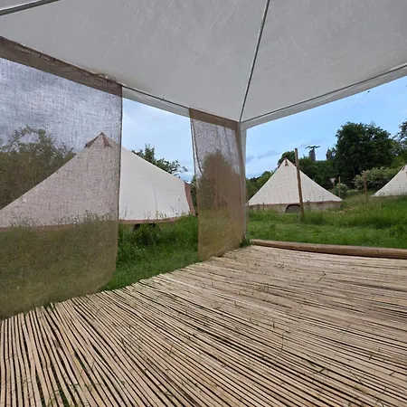 ラグジュアリーテント Acorn Creek Tented Camp *